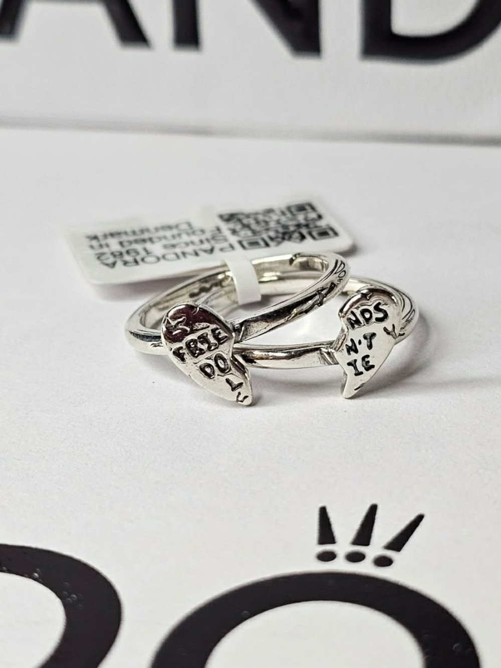 Pandora x Stranger Things "Friends Don't Lie" Ring